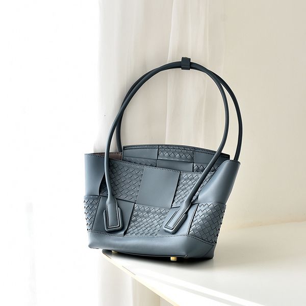 autumn and winter catfish lady wing new fashion versatile atmosphere armpit large capacity shoulder bag
autumn and winter catfish lady wing new fashion versatile atmosphere armpit large capacity shoulder bag