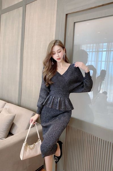 autumn ladies shiny knit skirt suit ruffled long-sleeved wool warm sweater knitted two-piece ladies, White
autumn ladies shiny knit skirt suit ruffled long-sleeved wool warm sweater knitted two-piece ladies, White