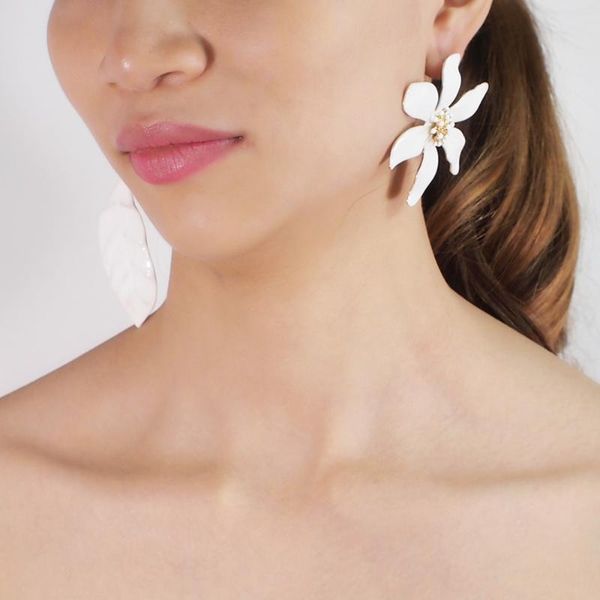 metal asymmetric big flower leaf stud earrings for women multi color alloy leaf statement earrings trendy jewelry ukem, Golden;silver
metal asymmetric big flower leaf stud earrings for women multi color alloy leaf statement earrings trendy jewelry ukem, Golden;silver