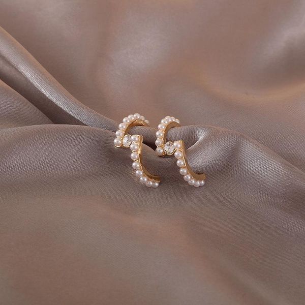 stud 2021 arrival trendy simulated pearl c shaped earrings for women fashion irregular geometric crystal studs jewelry, Golden;silver
stud 2021 arrival trendy simulated pearl c shaped earrings for women fashion irregular geometric crystal studs jewelry, Golden;silver