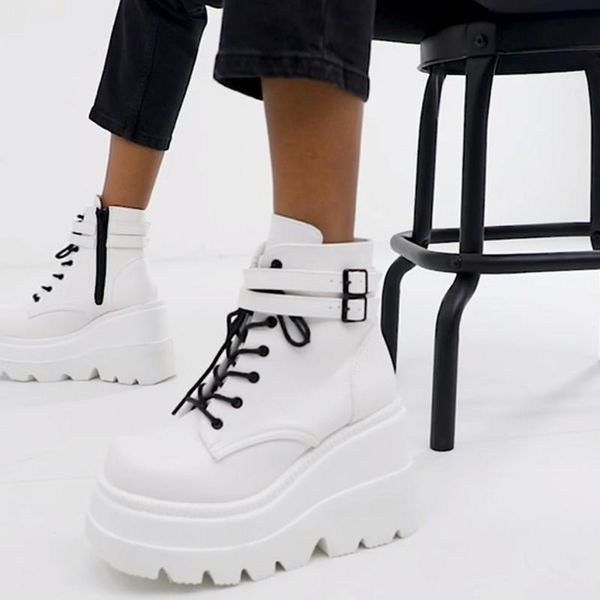 new fashion european style black ankle boots flats round toe black lace-up boots woman platform patent leather shoes
new fashion european style black ankle boots flats round toe black lace-up boots woman platform patent leather shoes