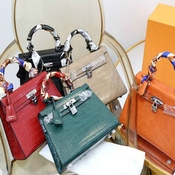 soft red pu h 2nd generation shoulder bag alligator bag for woman handbag designers bags designer handbag woman bag wholesale
soft red pu h 2nd generation shoulder bag alligator bag for woman handbag designers bags designer handbag woman bag wholesale