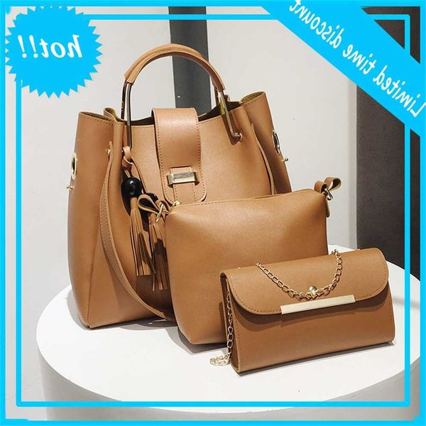 new fashion trend versatile handbag one shoulder messenger leisure bag three piece set of sapphire beads
new fashion trend versatile handbag one shoulder messenger leisure bag three piece set of sapphire beads