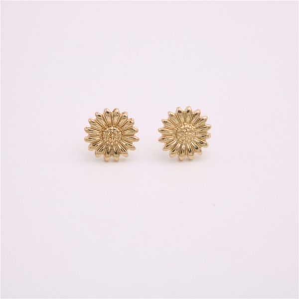 fashion flowers ear studs beautiful sunflower pattern environmental protection material five color optional suitable for men and women, Golden;silver
fashion flowers ear studs beautiful sunflower pattern environmental protection material five color optional suitable for men and women, Golden;silver