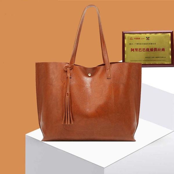 luxurys designers women 2021 new simple classic oil wax bucket women's one piece bag
luxurys designers women 2021 new simple classic oil wax bucket women's one piece bag