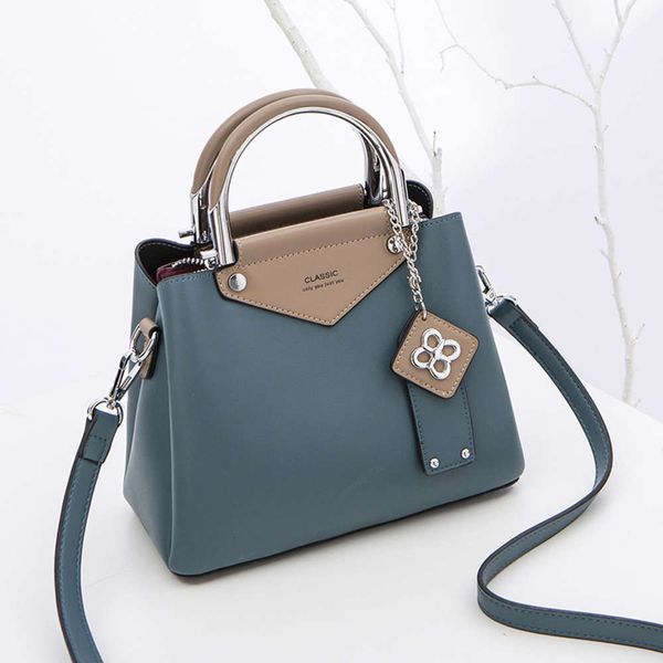 luxurys designers autumn and winter 2021 new korean versatile bucket shoulder fashion portable messenger women's bag
luxurys designers autumn and winter 2021 new korean versatile bucket shoulder fashion portable messenger women's bag