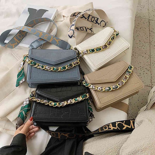 2022 latest luggage factory wholesale new summer versatile scarf chain women's wide shoulder single shoulder messenger small square bag, Black;red
2022 latest luggage factory wholesale new summer versatile scarf chain women's wide shoulder single shoulder messenger small square bag, Black;red