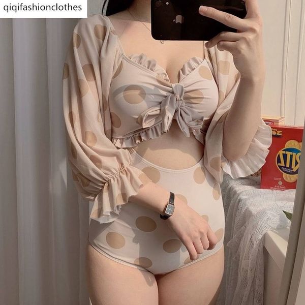 spring new beach fashion wave point hollow out long sleeve sunscreen one piece swimsuit woman, White;black
spring new beach fashion wave point hollow out long sleeve sunscreen one piece swimsuit woman, White;black