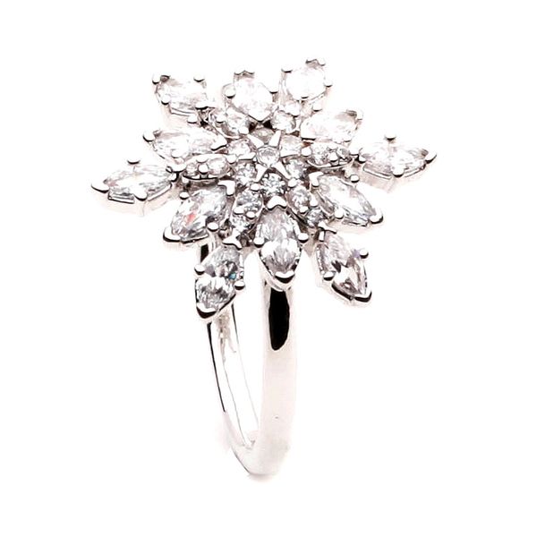 fashion jewelry engagement crystal zircon snowflake shape platinum plating ring for wedding party birthday daily, Slivery;golden
fashion jewelry engagement crystal zircon snowflake shape platinum plating ring for wedding party birthday daily, Slivery;golden