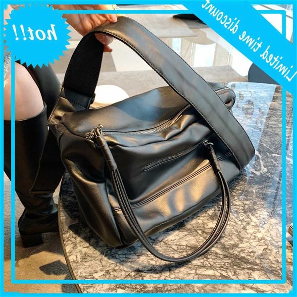 black pu leather retro large capacity handbags women task 2021 new style fashion all-match single shoulder bag
black pu leather retro large capacity handbags women task 2021 new style fashion all-match single shoulder bag
