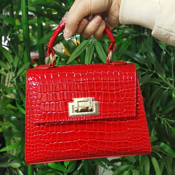2022 shoulder bag new crocodile tote bag women brand tote bag women elegant purse handbag
2022 shoulder bag new crocodile tote bag women brand tote bag women elegant purse handbag