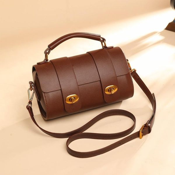 2020 new bag women female bag fashion messenger boston retro one-shoulder portable pillow make up bags satchels
2020 new bag women female bag fashion messenger boston retro one-shoulder portable pillow make up bags satchels