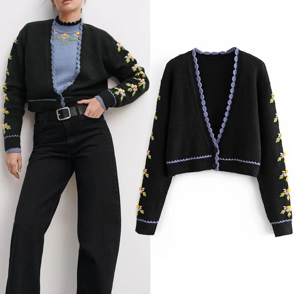 2021 new woman black embroidery flower knitted cardigans women long sleeve vintage cropped cardigan winter sweater l8n1, White;black
2021 new woman black embroidery flower knitted cardigans women long sleeve vintage cropped cardigan winter sweater l8n1, White;black