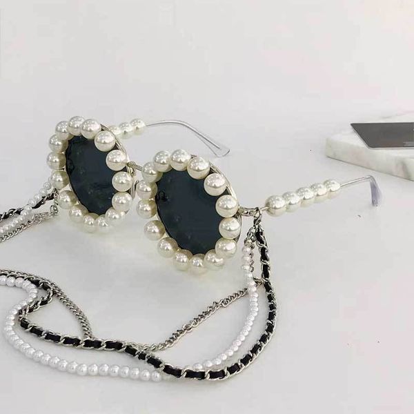 90 rihanna same paragraph fashion sunglasses pearl decoration send a set of original box + chain round full frame style glasses 90s, White;black
90 rihanna same paragraph fashion sunglasses pearl decoration send a set of original box + chain round full frame style glasses 90s, White;black