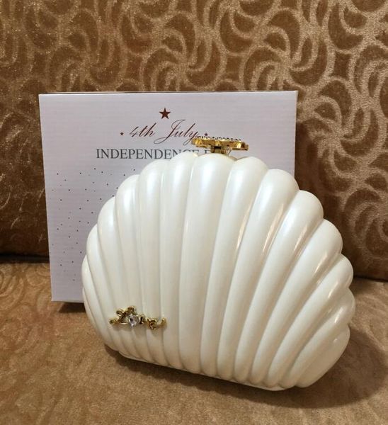 fashion paris designer handbags black and white shell clutch wallet pearl chain dinner bags women vip gift bag independence day gift box
fashion paris designer handbags black and white shell clutch wallet pearl chain dinner bags women vip gift bag independence day gift box