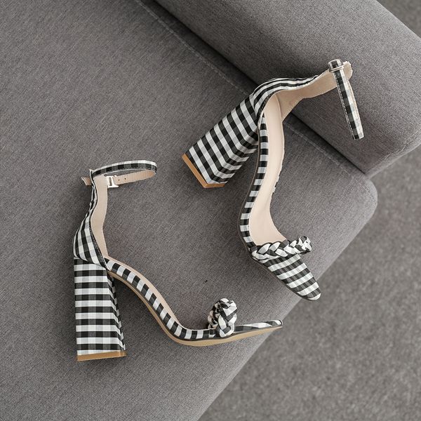 2021 -big fashion woman knitted fabric .5cm strips high heels luxury designer sandals shoes vjab, Black
2021 -big fashion woman knitted fabric .5cm strips high heels luxury designer sandals shoes vjab, Black