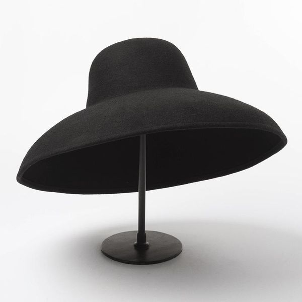 2020 classical big wide brim lady floppy bowler white fedora hat women winter warm hat derby church party dress hat, Black;white
2020 classical big wide brim lady floppy bowler white fedora hat women winter warm hat derby church party dress hat, Black;white