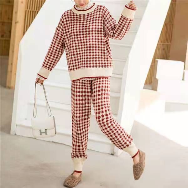 2020 boutique women's clothing new style of western style two-piece loose style son sweater set -xl, White
2020 boutique women's clothing new style of western style two-piece loose style son sweater set -xl, White