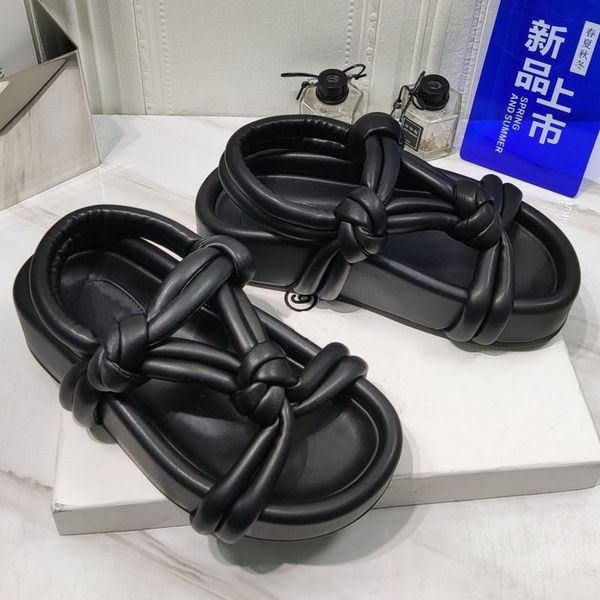 2022 designer women slippers spring and summer latest chunky mignon flatform slippers with tubular faux nappa leather straps knotted on padd, Black
2022 designer women slippers spring and summer latest chunky mignon flatform slippers with tubular faux nappa leather straps knotted on padd, Black