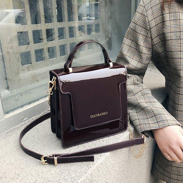 niche design handbags fall/winter new trendy fashion all-match chain messenger bag patent leather shiny face handbag width: 18cm
niche design handbags fall/winter new trendy fashion all-match chain messenger bag patent leather shiny face handbag width: 18cm