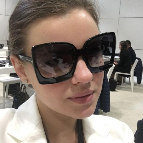 sunglasses 2021 fashion lady square female retro brand big t frame gradient designer women goggles uv400, White;black
sunglasses 2021 fashion lady square female retro brand big t frame gradient designer women goggles uv400, White;black