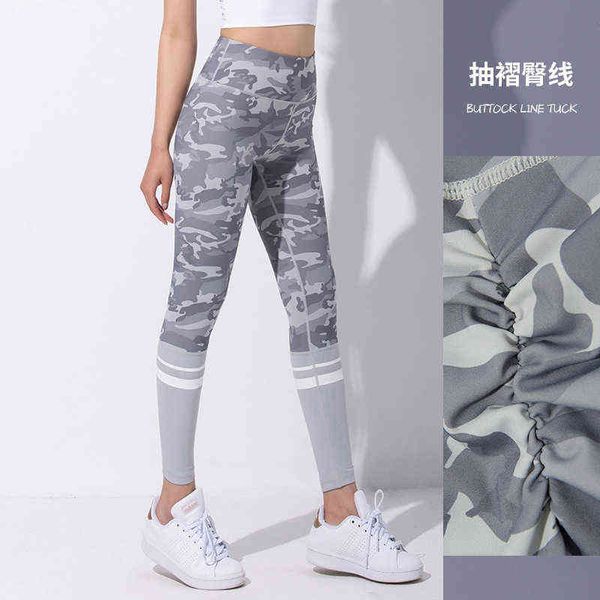 women's yoga pants autumn and winter camouflage yoga pant's high waist pleated hip matching tight elastic running cloth, Black;white
women's yoga pants autumn and winter camouflage yoga pant's high waist pleated hip matching tight elastic running cloth, Black;white