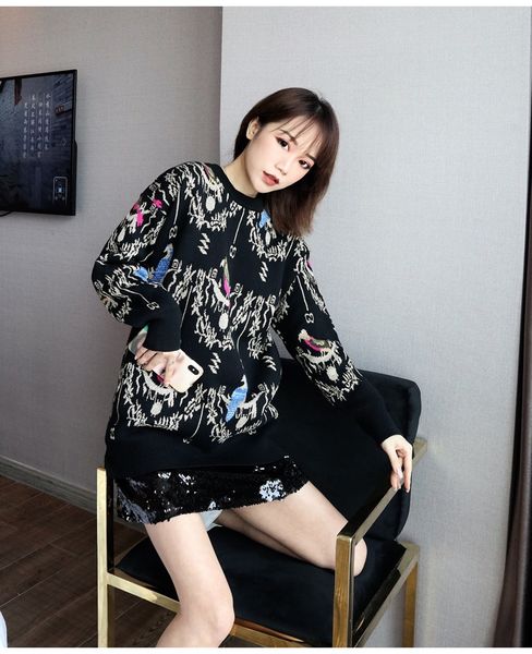 680 2020 autumn brand same style regular long sleeve crew neck black kint sweater women clothes yashi, White;black
680 2020 autumn brand same style regular long sleeve crew neck black kint sweater women clothes yashi, White;black