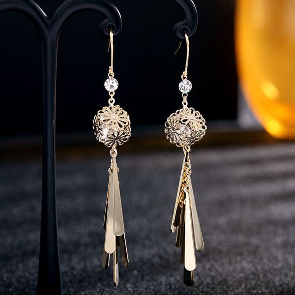 retro luxury long hollow carved earrings temperament net red personality wild ear hook earrings, Silver
retro luxury long hollow carved earrings temperament net red personality wild ear hook earrings, Silver
