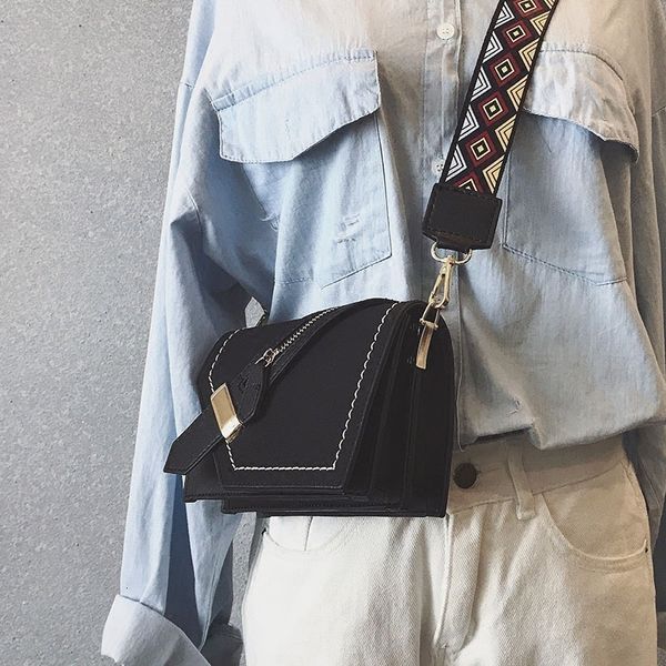 020 tide woman bag small square width straps nation all-match oblique wind satchel organ package single shoulder bag
020 tide woman bag small square width straps nation all-match oblique wind satchel organ package single shoulder bag