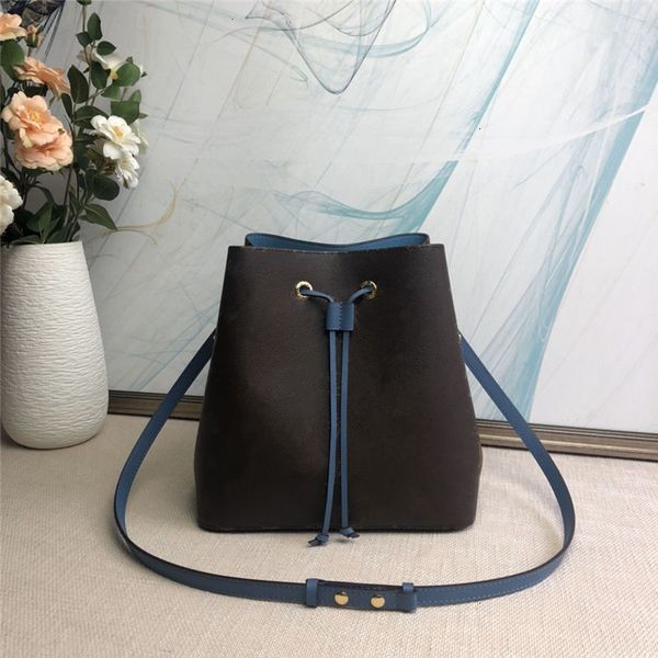 classic women bucket bag simple stylish large capacity purse outdoor portable travel bag for ladies
classic women bucket bag simple stylish large capacity purse outdoor portable travel bag for ladies