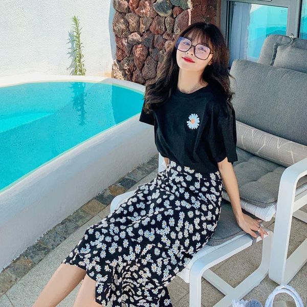 set summer new style retro french net red loose short sleeve t-shirt women floral skirt fashion two piece set, Gray
set summer new style retro french net red loose short sleeve t-shirt women floral skirt fashion two piece set, Gray