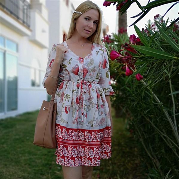2020 new women summer dress v neck button half sleeve floral print mini dress ladies causal beach dresses vestido, Black;gray
2020 new women summer dress v neck button half sleeve floral print mini dress ladies causal beach dresses vestido, Black;gray