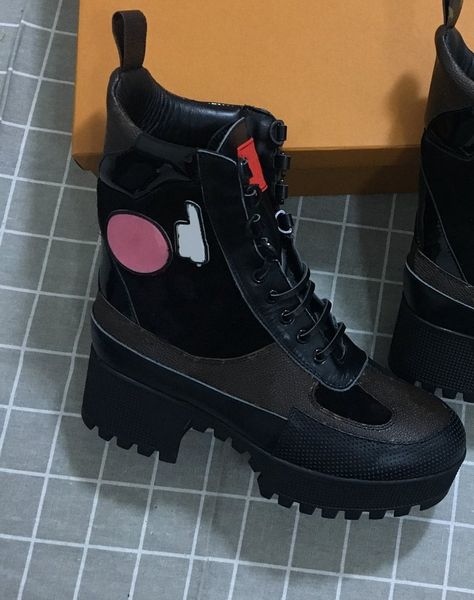 black bottoms boot skid resistance fashion luxury designer women shoes lace-up woman ankle booties designer 35-41 size
black bottoms boot skid resistance fashion luxury designer women shoes lace-up woman ankle booties designer 35-41 size