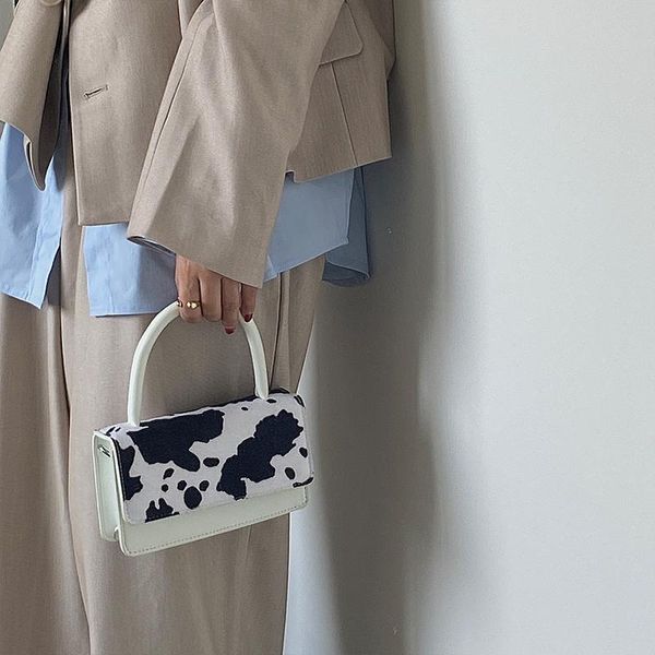 cross body minor design cow grain hair chain diagonal bag 2021 girl retro flip hand bill of lading shoulder small
cross body minor design cow grain hair chain diagonal bag 2021 girl retro flip hand bill of lading shoulder small