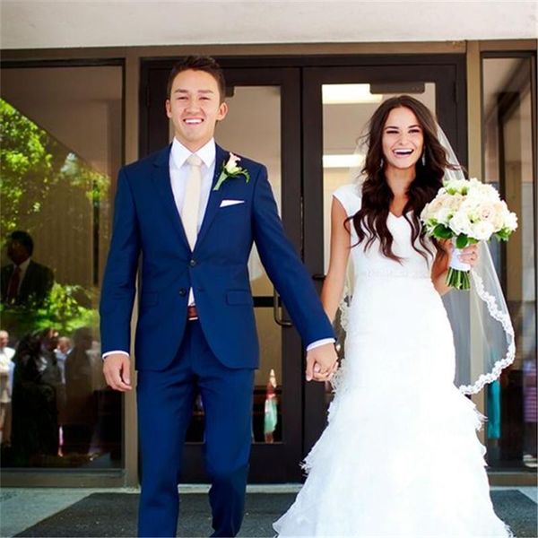 new fashion royal blue wedding suit for men 2 piece(jacket+pant+tie) two button latest design groom bridegroom tuxedos blazer5981, White;black
new fashion royal blue wedding suit for men 2 piece(jacket+pant+tie) two button latest design groom bridegroom tuxedos blazer5981, White;black