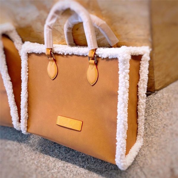 2020 fashion handbag women genuine leather lamb wool winter new large space satchel shopping bag catwalk tote bag
2020 fashion handbag women genuine leather lamb wool winter new large space satchel shopping bag catwalk tote bag