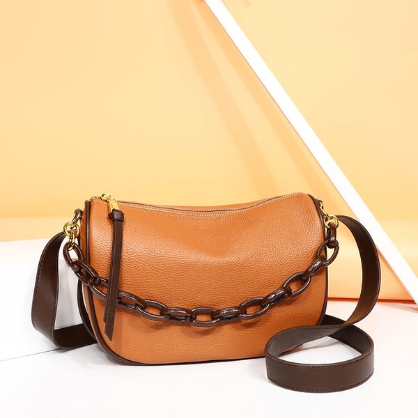 ladies genuine leather shoulder bag soft comfortable and fashionable jiaozi bag simple atmosphere chain solid color leathers handbag cowhide
ladies genuine leather shoulder bag soft comfortable and fashionable jiaozi bag simple atmosphere chain solid color leathers handbag cowhide