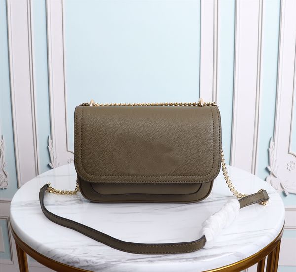 2020 new luxurys designers classic style one-shoulder messenger handbags fashion ladies fashion personality bag cosmetic bag
2020 new luxurys designers classic style one-shoulder messenger handbags fashion ladies fashion personality bag cosmetic bag
