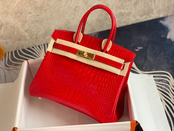 by order fully handmade,wax stitching,whosale handmade calf skin with crocodile grain design handbag25,30cm,red,black,brown colors
by order fully handmade,wax stitching,whosale handmade calf skin with crocodile grain design handbag25,30cm,red,black,brown colors