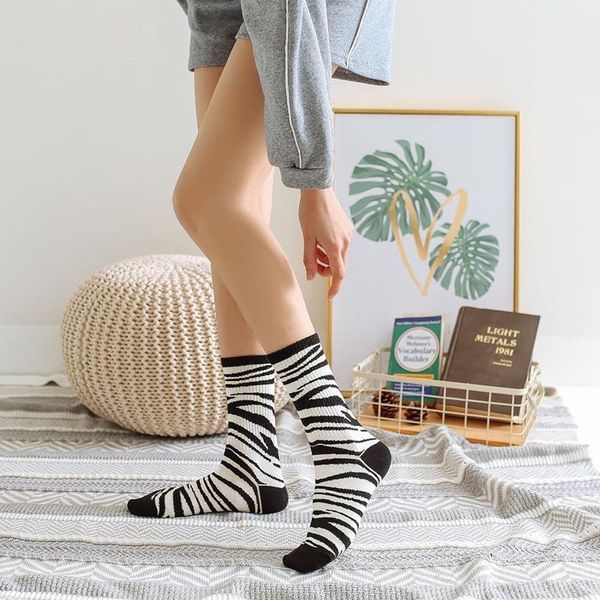 hip hop streets black creative sokken white cow a zebra grain women socks skateboard movement tideway happy funny socks, Black;white
hip hop streets black creative sokken white cow a zebra grain women socks skateboard movement tideway happy funny socks, Black;white