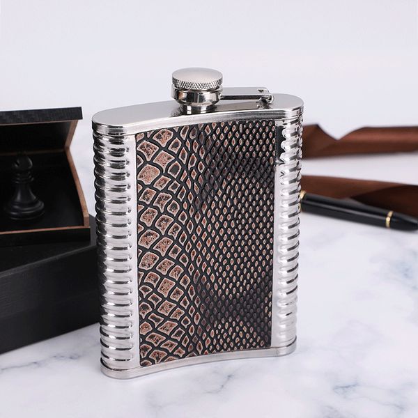 6/7/8/9 oz portable stainless steel hip flask personalized outdoor alcohol whiskey silver bottle mini trustworthy wine drinkware q1222
6/7/8/9 oz portable stainless steel hip flask personalized outdoor alcohol whiskey silver bottle mini trustworthy wine drinkware q1222