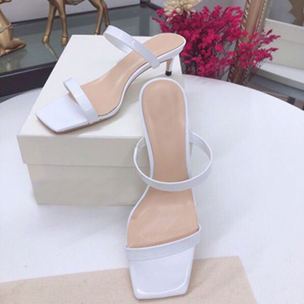 2020 spring and autumn new suede metal head middle heel work shoes pointed thin heel high heels simple single shoes female black y200702
2020 spring and autumn new suede metal head middle heel work shoes pointed thin heel high heels simple single shoes female black y200702