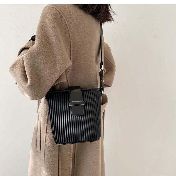 shoulder bags crossbody for women 2021 pu leather chain design elegant female handbags and purses
shoulder bags crossbody for women 2021 pu leather chain design elegant female handbags and purses