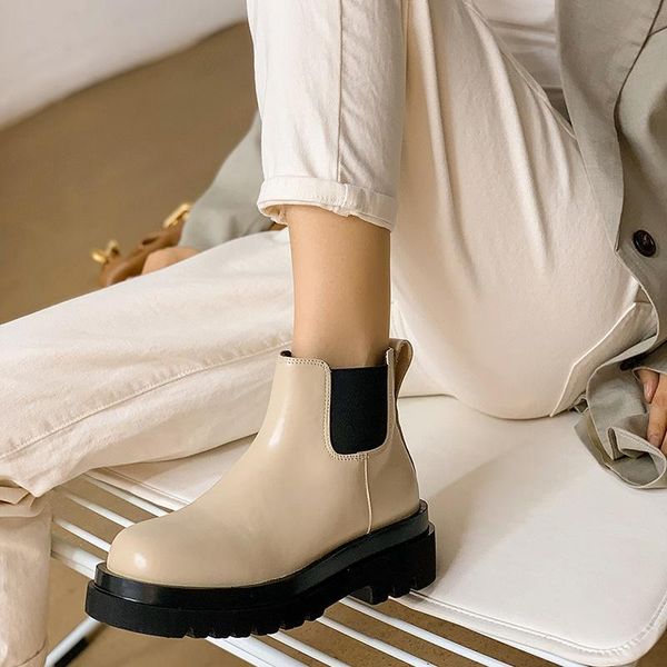 boots 2021 winter lady short fashion warm comfortable beautiful casual black beige head layer cowhide flatform shoes 34-40
boots 2021 winter lady short fashion warm comfortable beautiful casual black beige head layer cowhide flatform shoes 34-40