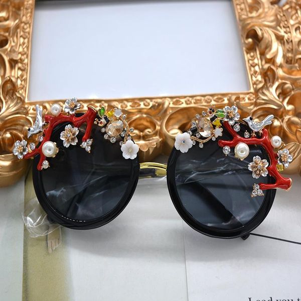 sunglasses baroque retro women brand designer casual sun glasses hollow metal carving fashion accessories ladies vintage shades, White;black
sunglasses baroque retro women brand designer casual sun glasses hollow metal carving fashion accessories ladies vintage shades, White;black