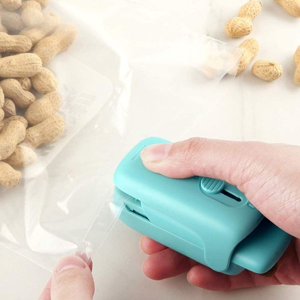 mini food bag heat vacuum sealer handheld suspension sealer & cutter portable bag resealer food saver for plastic bags storage snack fresh
mini food bag heat vacuum sealer handheld suspension sealer & cutter portable bag resealer food saver for plastic bags storage snack fresh