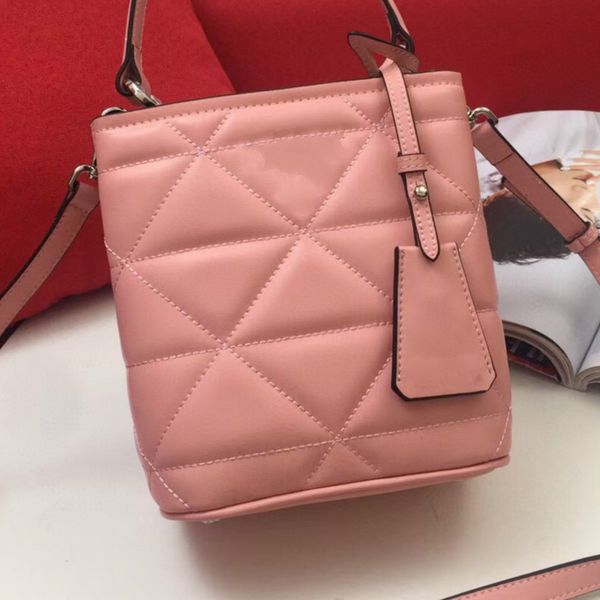 european and american handbags luxurys designers bags sheepskin underarm bag crossbody bucket women bags shoulder bag fashion wholesale
european and american handbags luxurys designers bags sheepskin underarm bag crossbody bucket women bags shoulder bag fashion wholesale