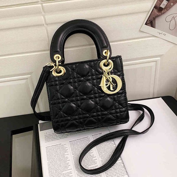 2022 factory wholesale lingge small women's fashionable new fashion simple portable princess bag net red single shoulder messenger bag
2022 factory wholesale lingge small women's fashionable new fashion simple portable princess bag net red single shoulder messenger bag