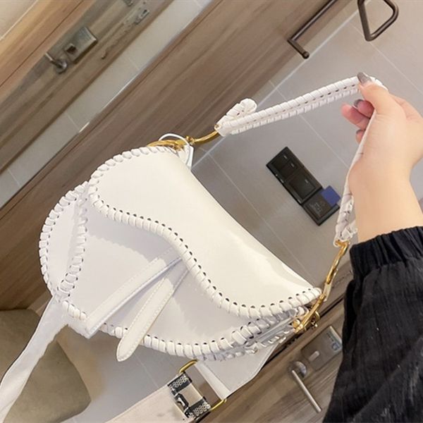 2020 new luxury original single fashion design classic saddle bag matte texture shoulder handbag ing, Black
2020 new luxury original single fashion design classic saddle bag matte texture shoulder handbag ing, Black