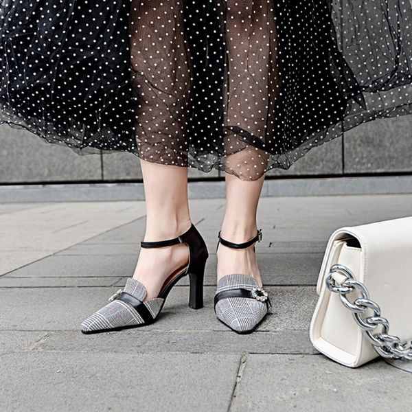 plus size 34-46 fashion women pumps sandals jacquard fabric plaid high heel summer pointed toe shoes casual party buckle y200326, Black
plus size 34-46 fashion women pumps sandals jacquard fabric plaid high heel summer pointed toe shoes casual party buckle y200326, Black